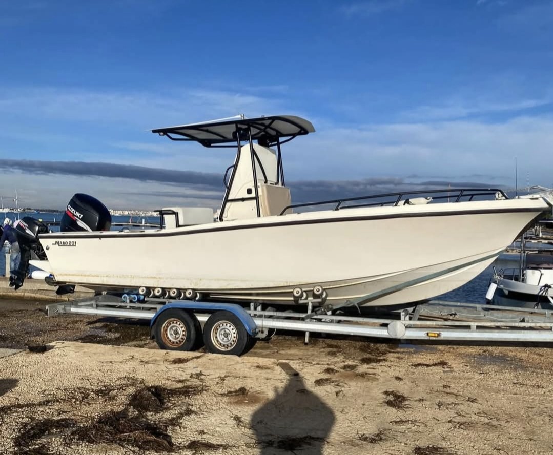 Mako 231 CC + Suzuki 250hp + 15aux PERFETTA<br><a href=dettaglio.aspx?Id=282 >VAI ALLA SCHEDA</a>